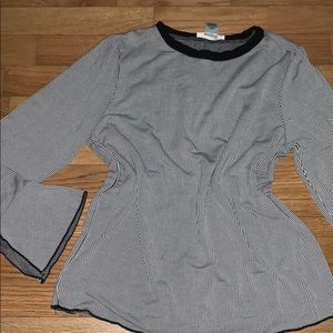 Beautiful flowy sleeve top